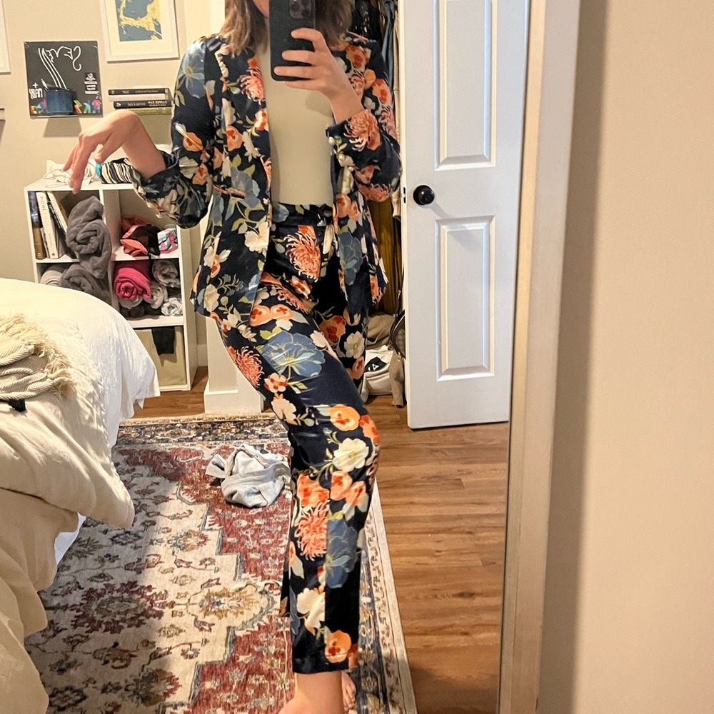 Lulus silk-like two price suit